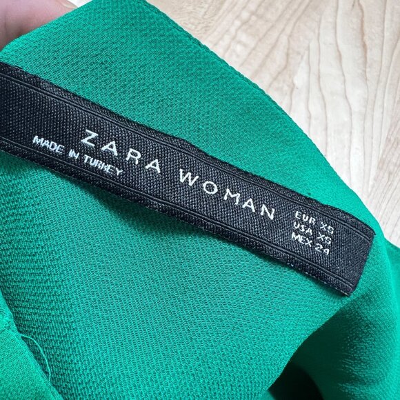 Zara Green Flowy Cape Blouse Layered Design Cut-Out Sleeves Size XS - Picture 10 of 11